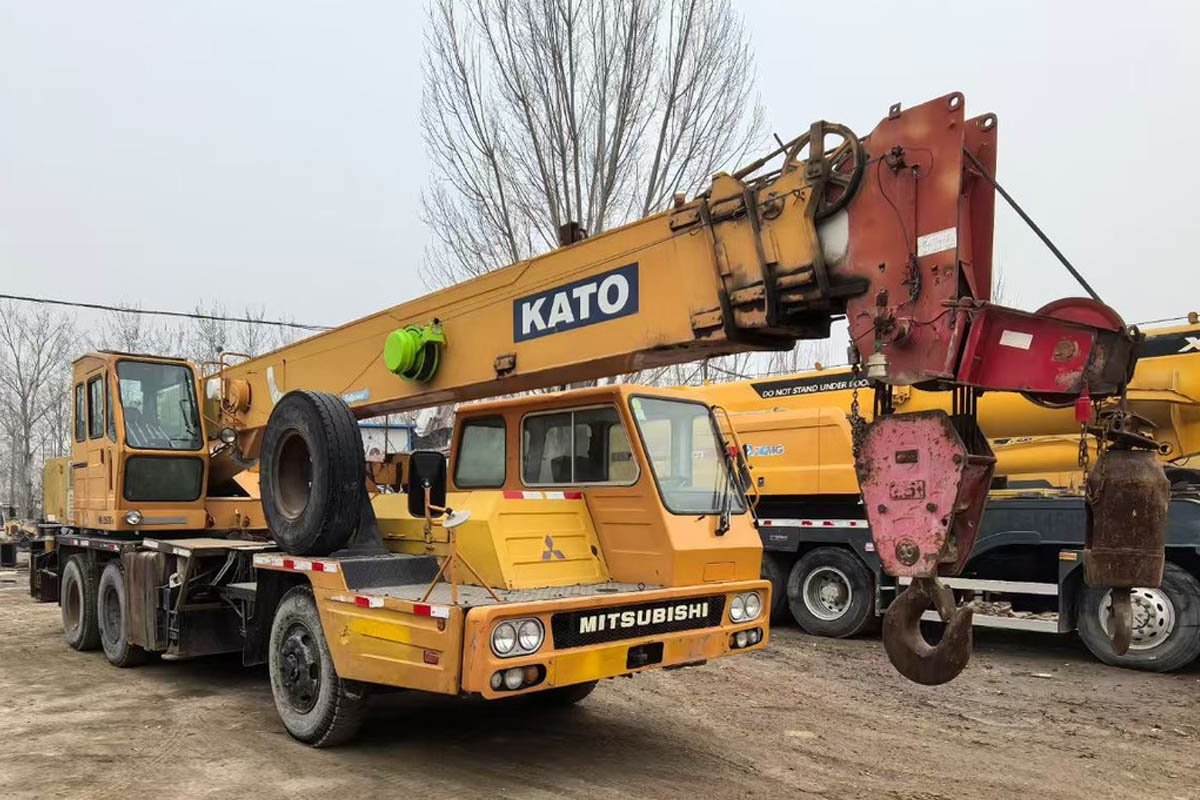 Xe cẩu chuyên dụng KATO 25 tấn