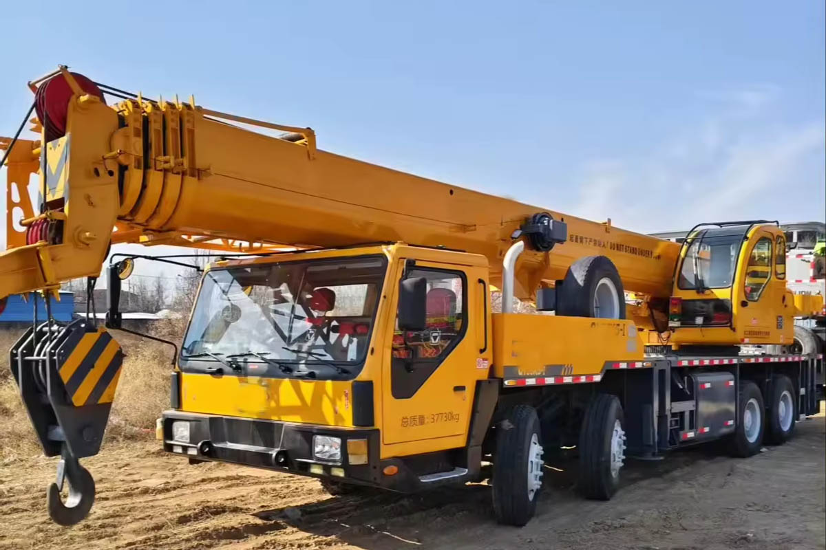 Xe cẩu chuyên dụng KATO 35 tấn