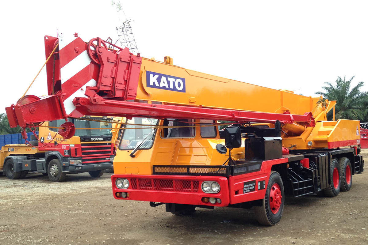 Xe cẩu bánh lốp chuyên dụng KATO 20 tấn
