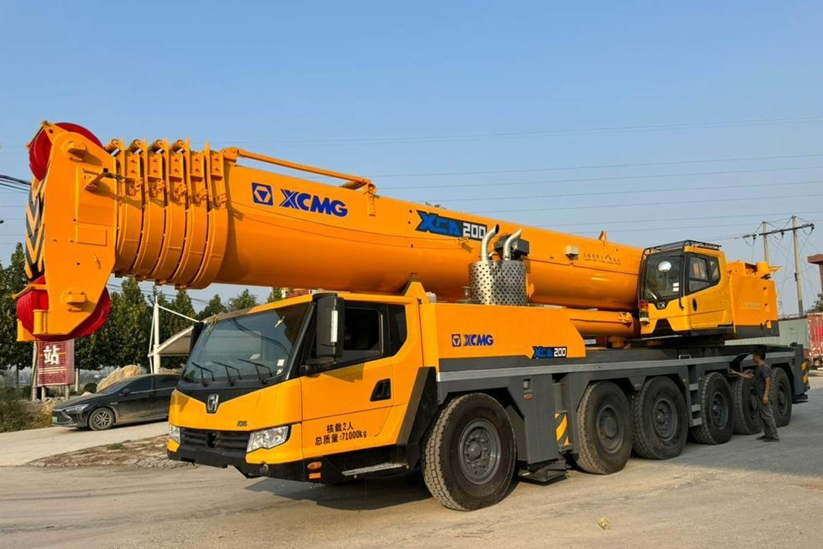 Xe cẩu siêu trọng siêu trường XCMG 200 tấn