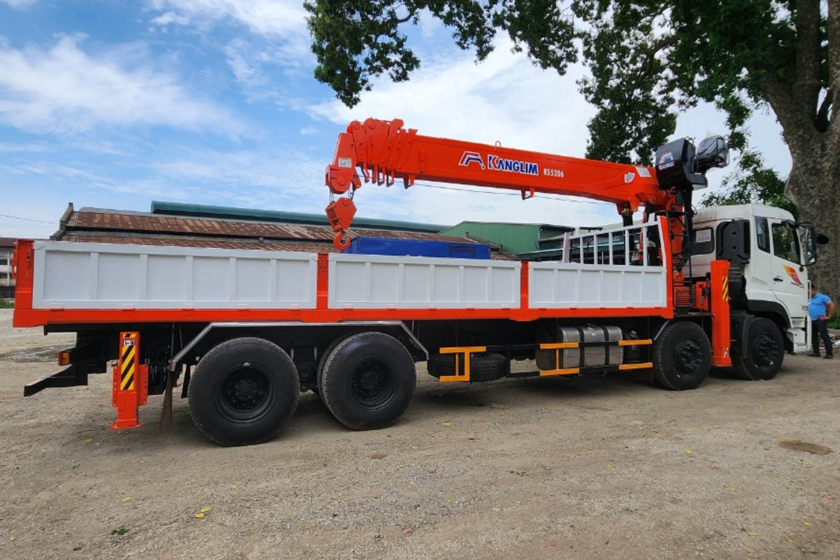 Xe cẩu tự hành 15 tấn Dongfeng & Kanglim