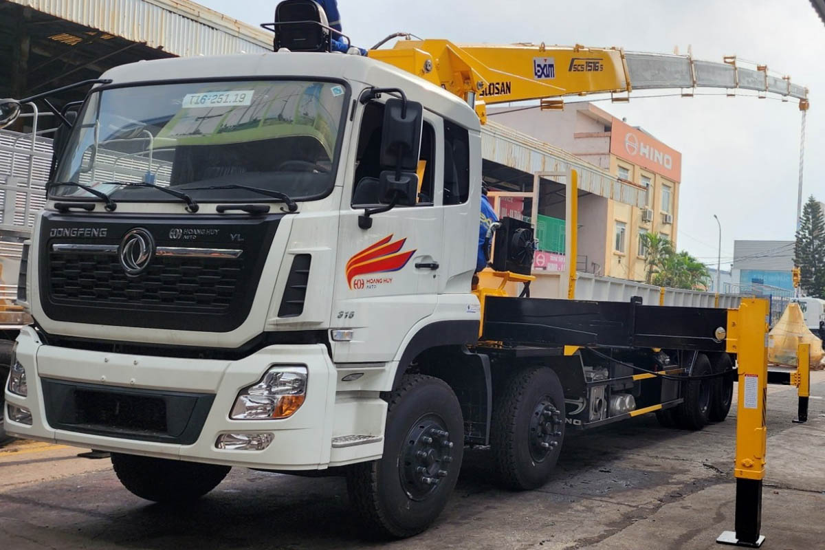 Xe cẩu tự hành 15 tấn Dongfeng & Soosan