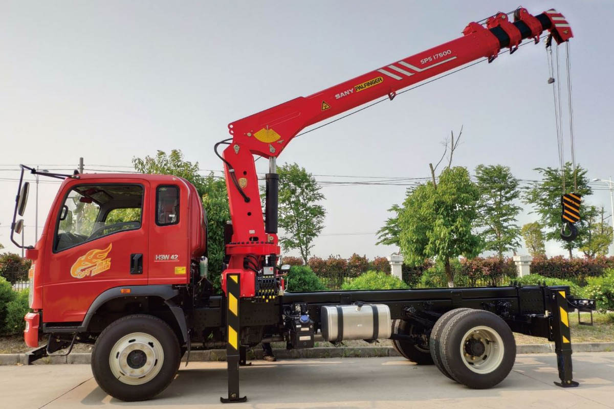 Xe cẩu tự hành 8 tấn SPS17500 SANY