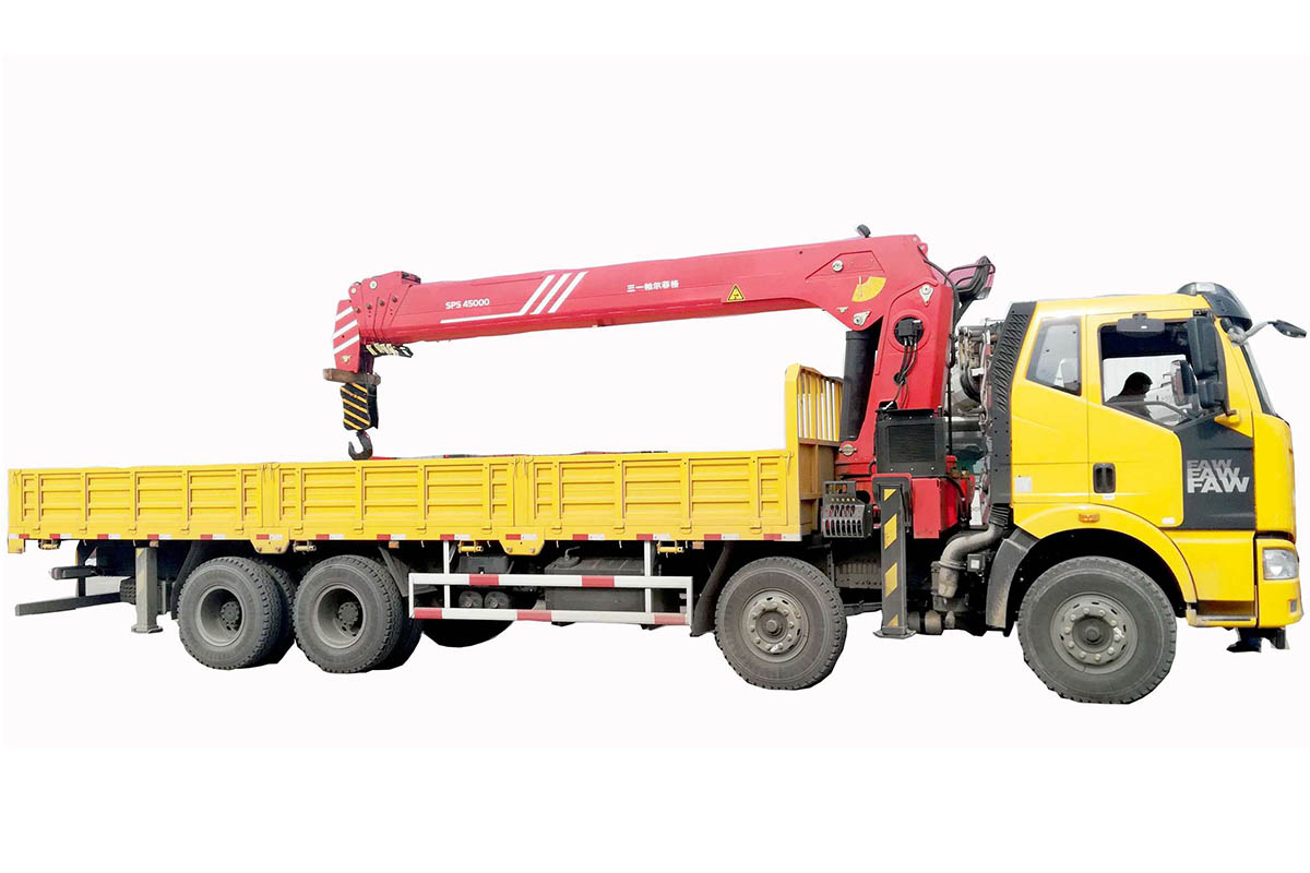 Xe cẩu tự hành bánh lốp SPS45000 SANY 18 tấn