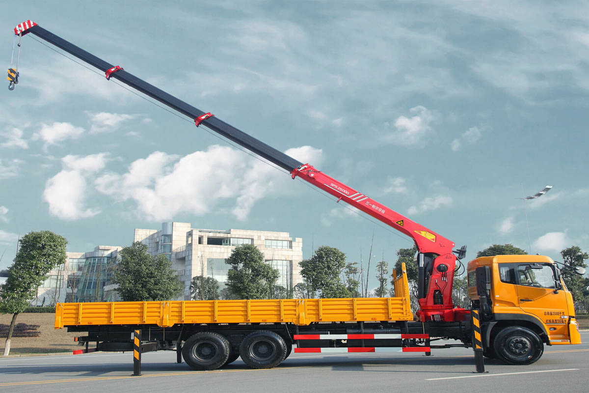 Xe cẩu tự hành SPS25000 SANY 10 tấn (nâng thực tế 11 tấn)