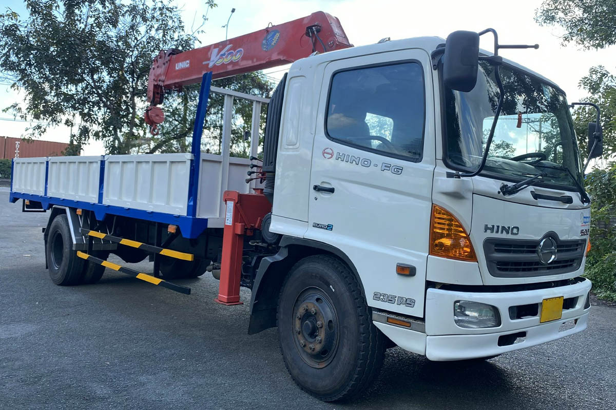 Xe cẩu tự hành UNIC V500