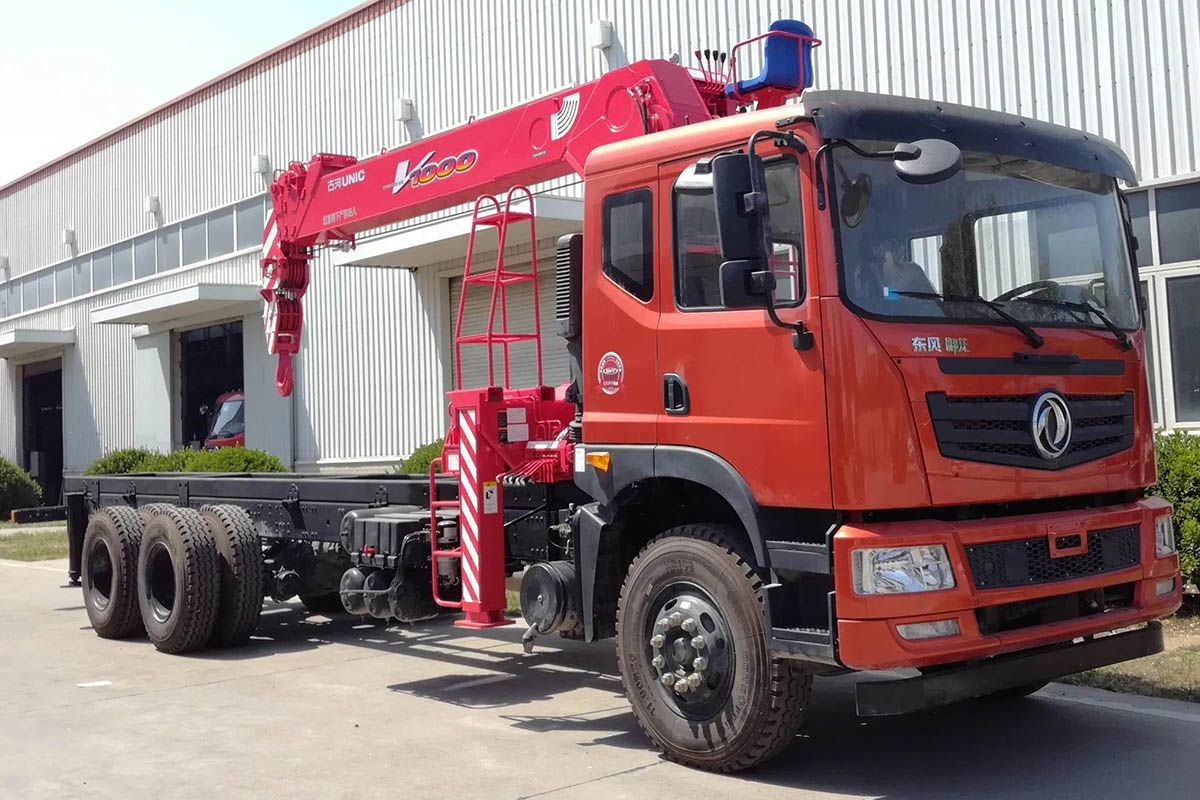 Xe cẩu Unic